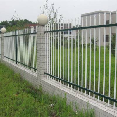 锌钢护栏的应用与优势 从新农村到市政建设的多功能防护设施